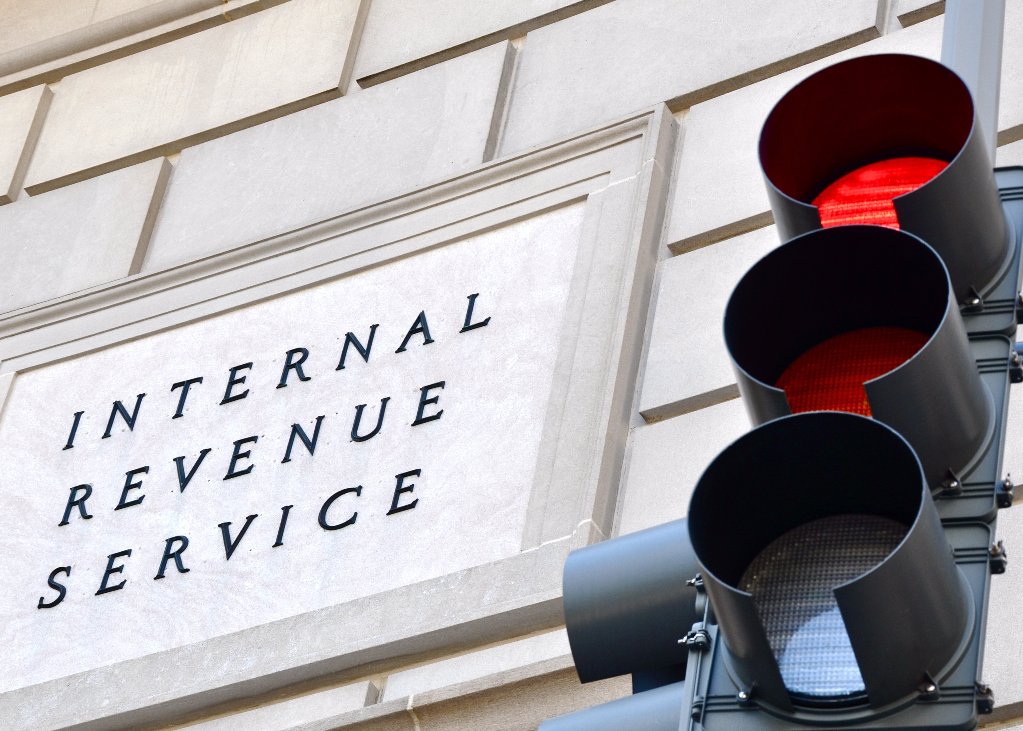 stop light to remind you to pay your taxes